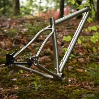 Marauder Ti SS //
-
Marauder Ti singlespeed ready for New England singletrack.  This ones’s headed to @uppervalleybike to burn some Vermont dirt!
-
#singlespeed 
#titanium