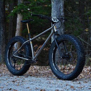 CHUNKY //
-
Noth’n better than big fat 5” tires on fresh packed POW and a fist full of STUDS.  Winter can wait but.. you know when it’s here I’m reaching for my fat bike!
-
#fatbike
#titanium